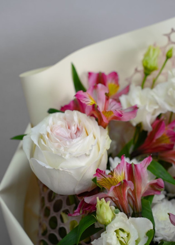 Букет "Аромат счастья" с розами арт16753Дв
